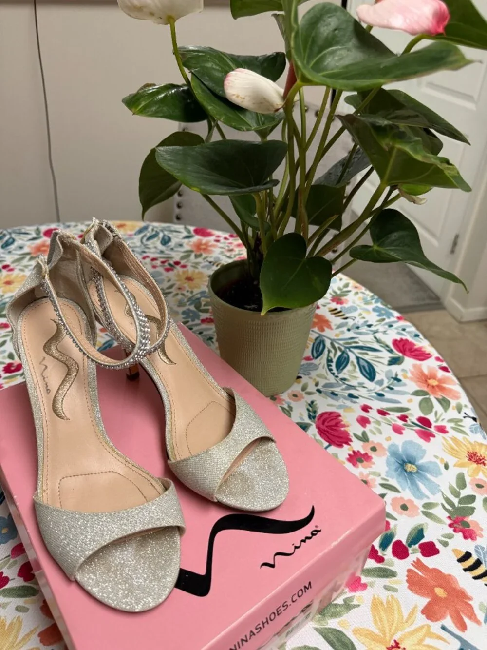 Nina Varetta Silver Bliss Rhinestone Ankle Strap Heels Size 7.5M Wedding Prom